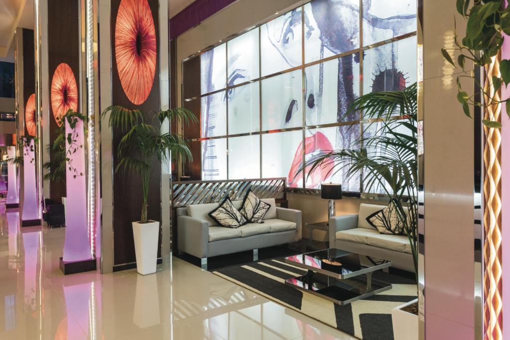 Riu_plaza_30's photo