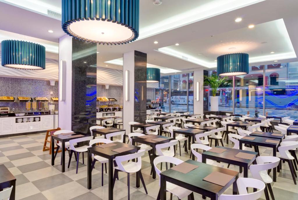 Riu_plaza_42's photo