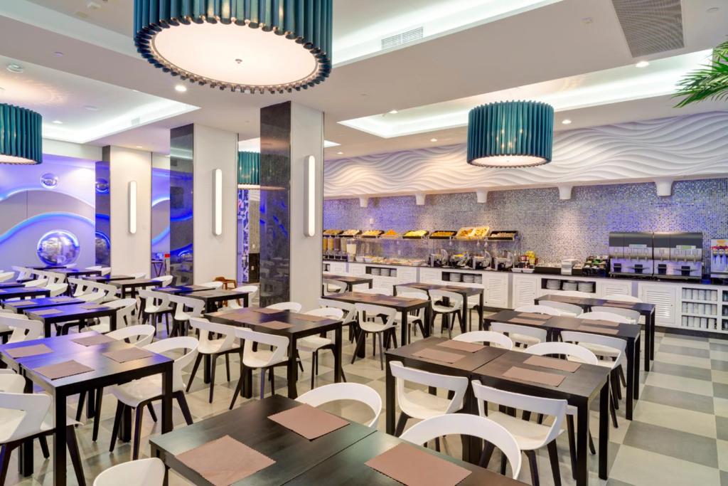 Riu_plaza_45's photo