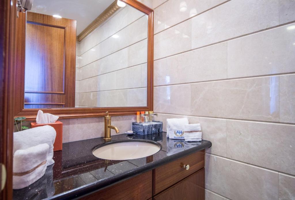 allen_hotel_25's photo