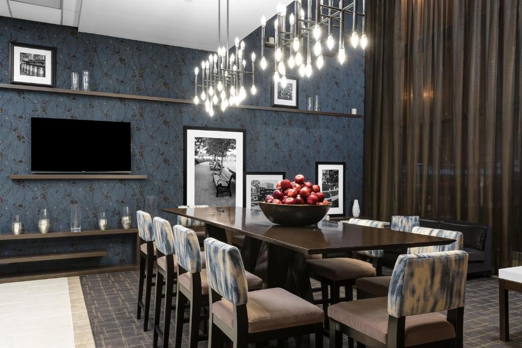 Hampton_inn_21's photo