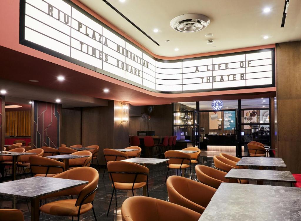 Riu_plaza_13's photo