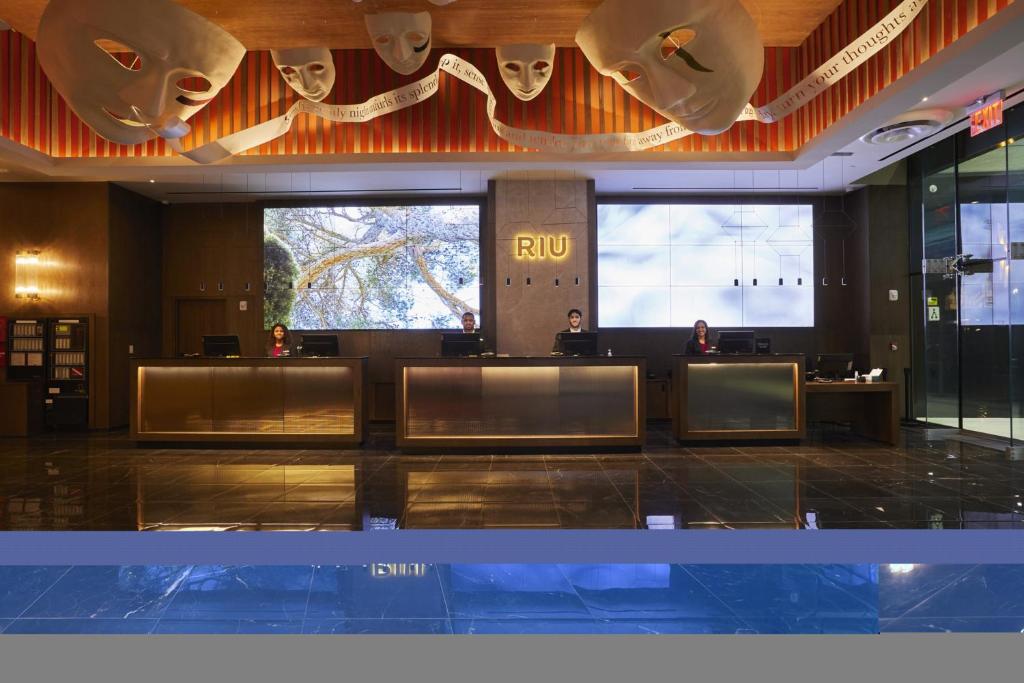 Riu_plaza_22's photo