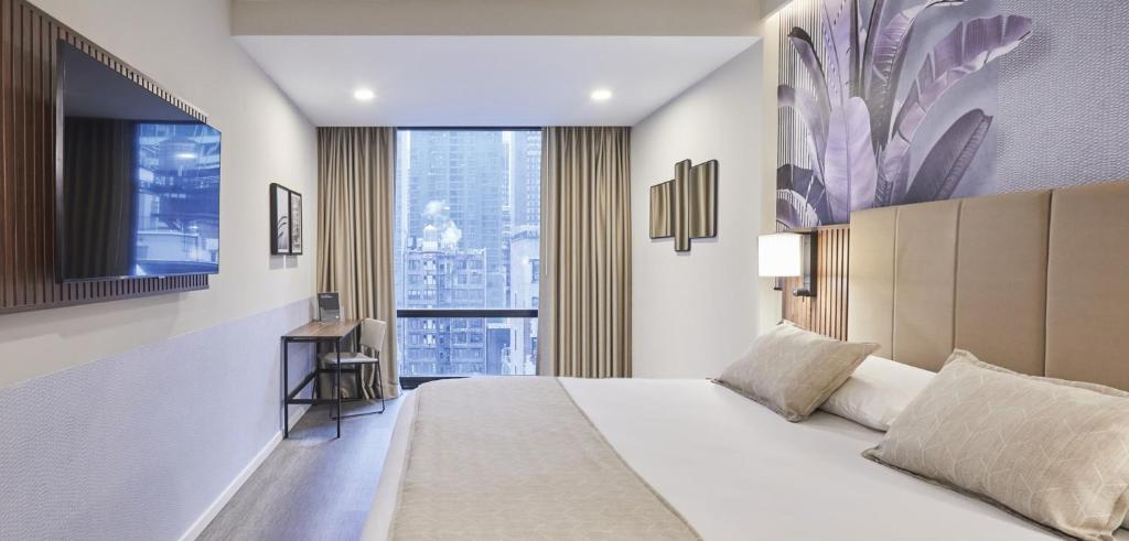 Riu_plaza_26's photo