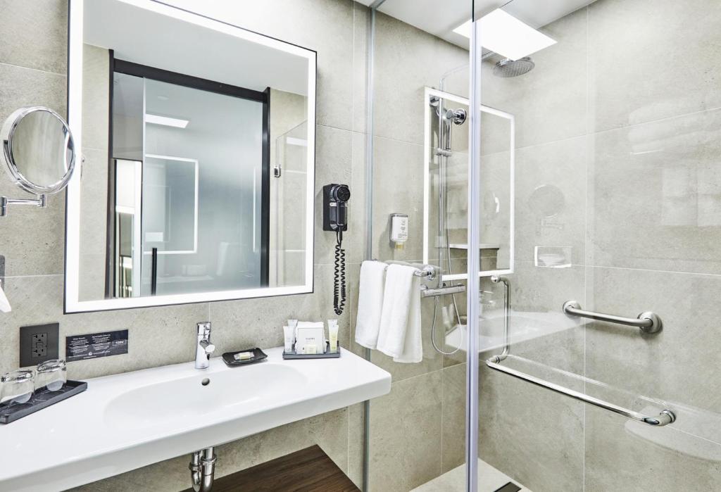 Riu_plaza_35's photo