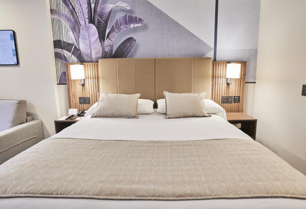 Riu_plaza_37's photo