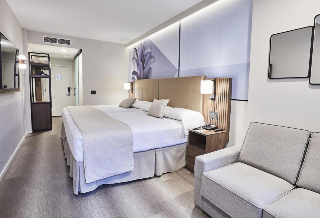 Riu_plaza_41's photo