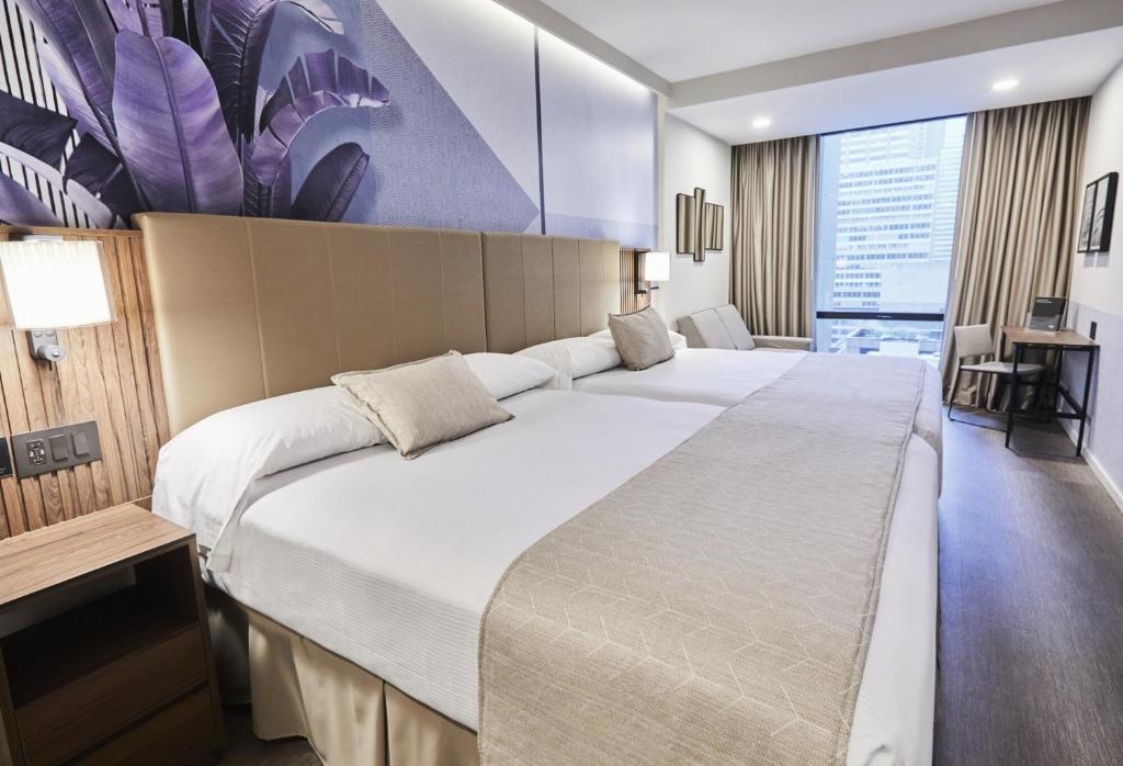 Riu_plaza_43's photo