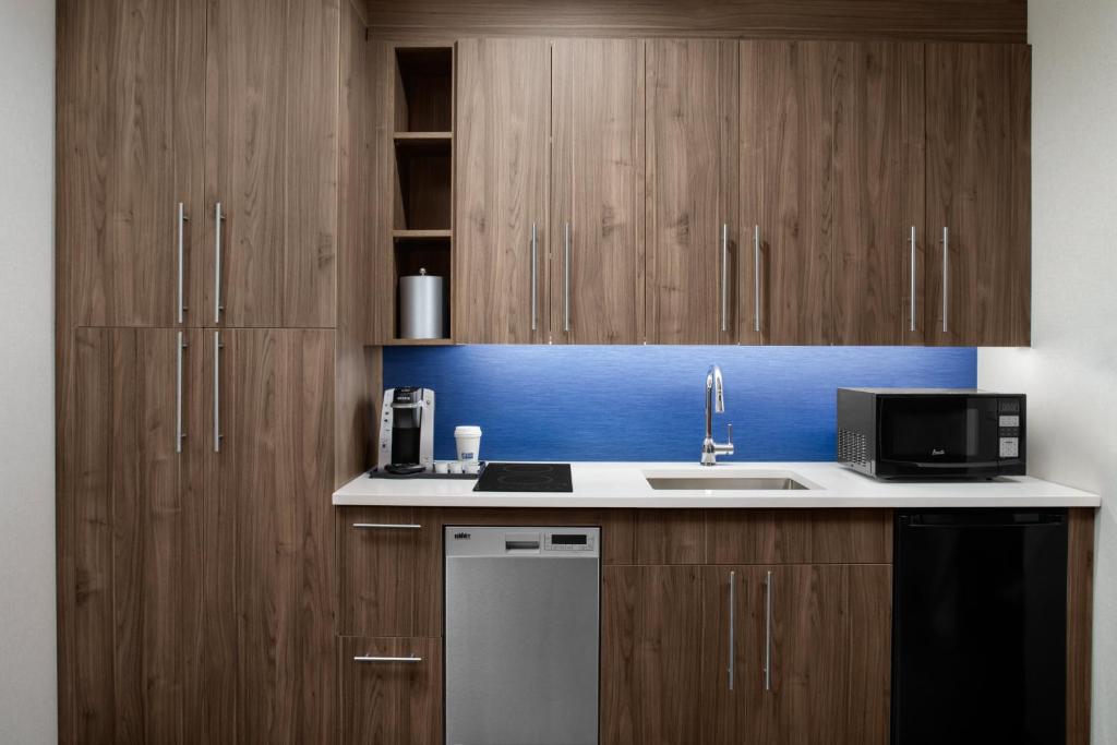 Holiday_inn_27's photo