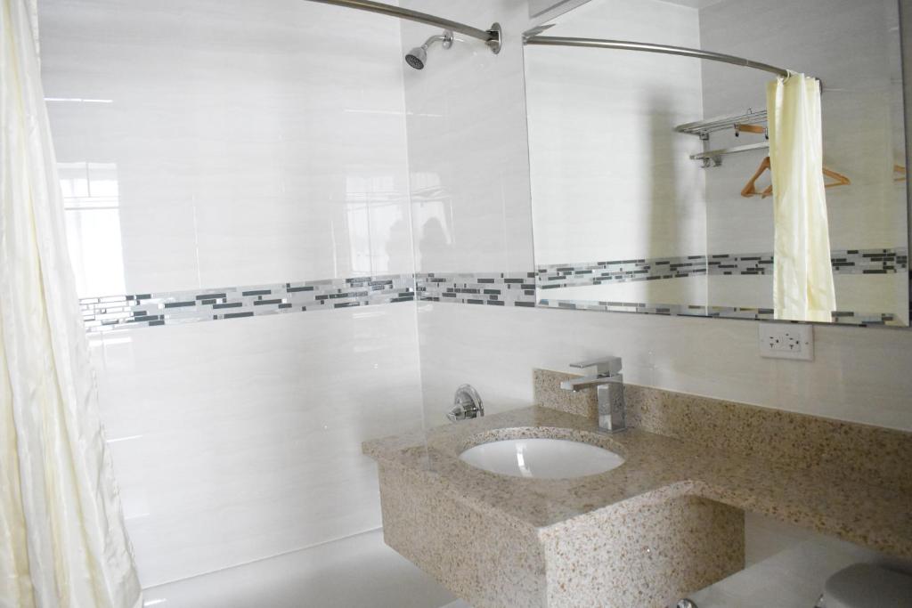 Queens_hotel_17's photo