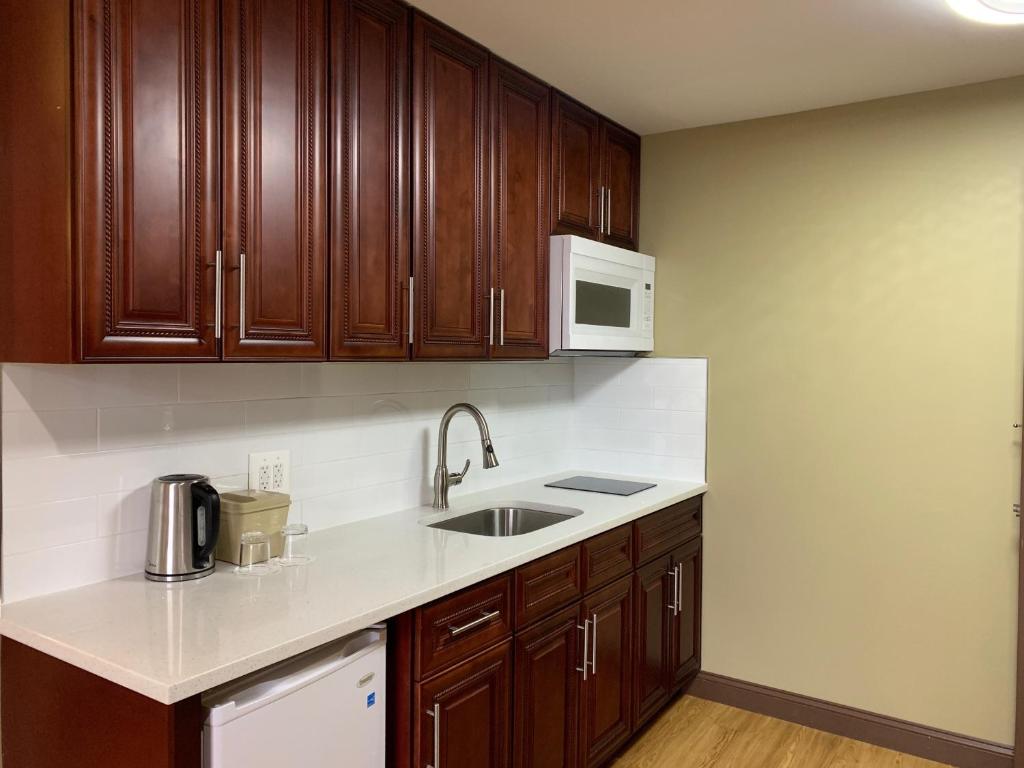 Queens_hotel_45's photo