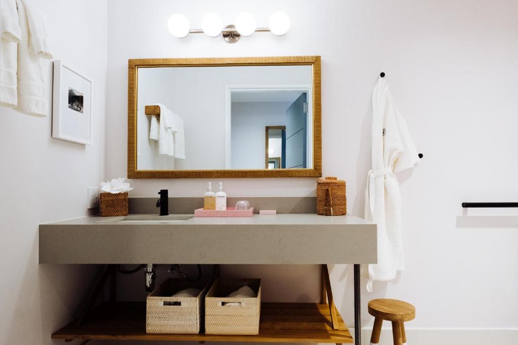 Rockaway_hotel_37's photo