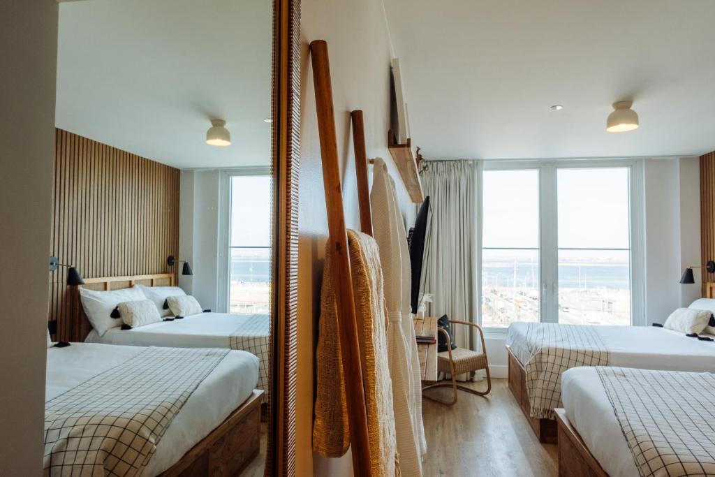 Rockaway_hotel_38's photo