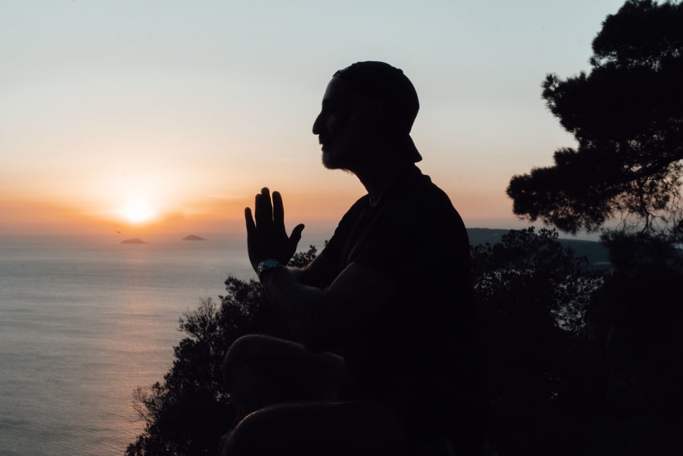 Snap Back to Focus: Mindful 5-Minute Escapes