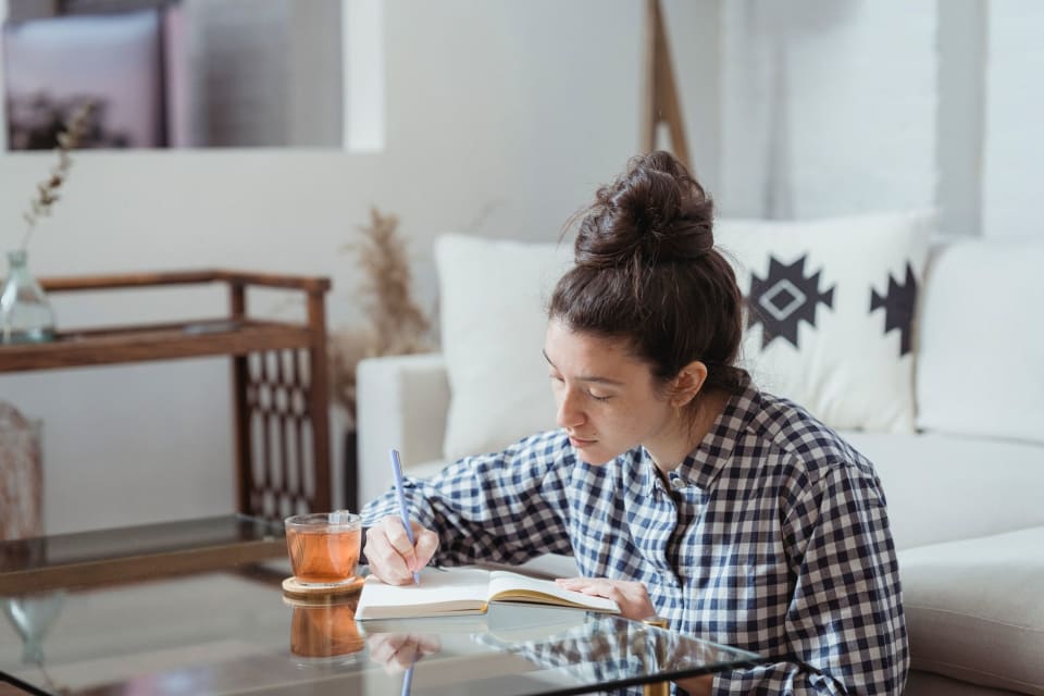 Snap Back to Focus: Mindful 5-Minute Escapes