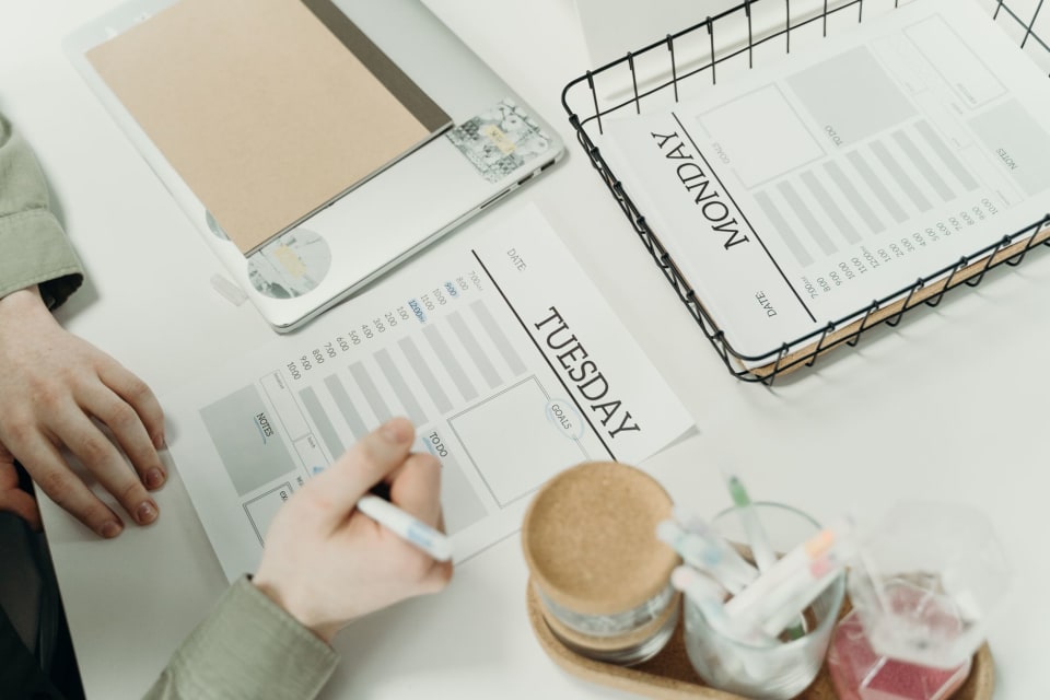 Smart Money Habits: Build Lasting Financial Freedom