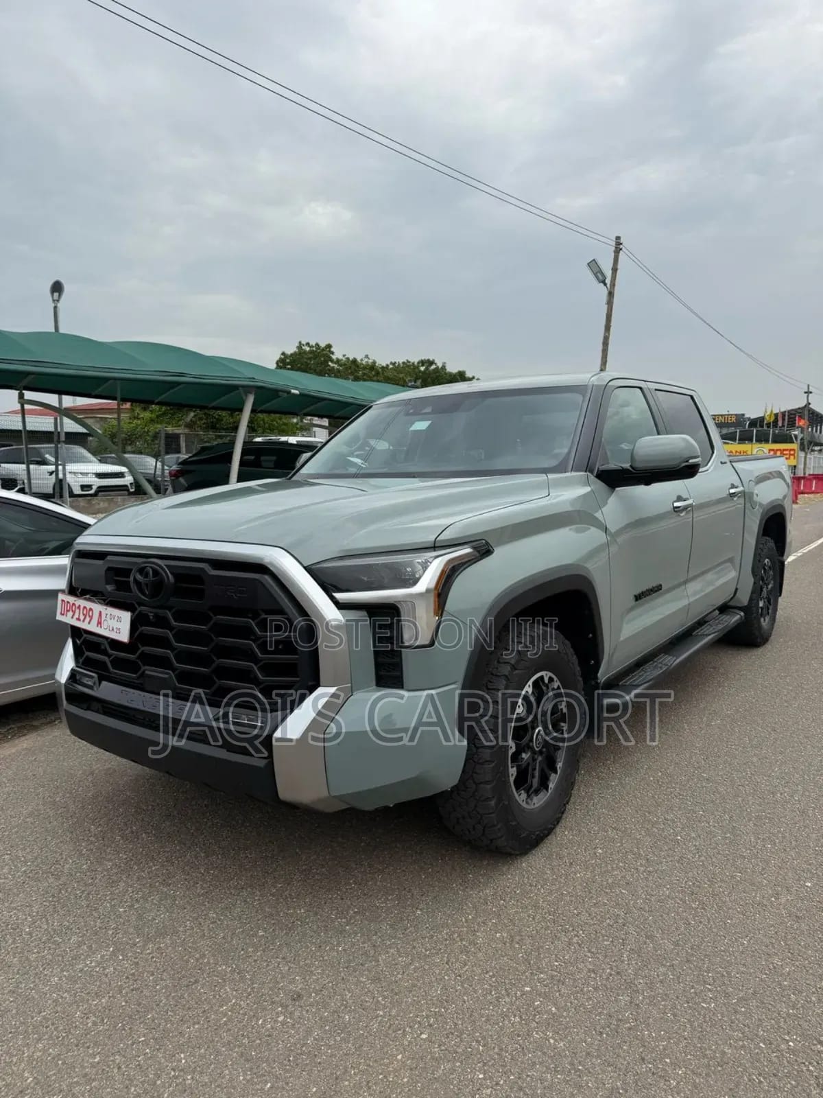 Photo of Toyota Tundra Limited CrewMax 5.5' Bed Green