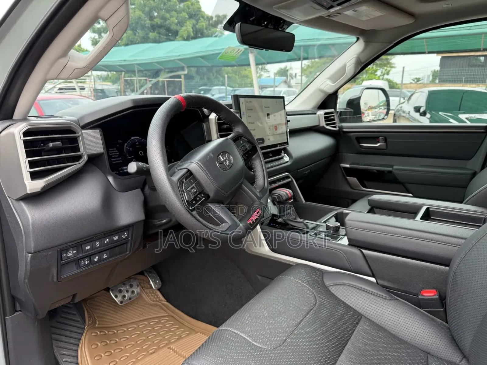 Toyota Tundra Limited CrewMax 5.5' Bed Green thumbnail 4