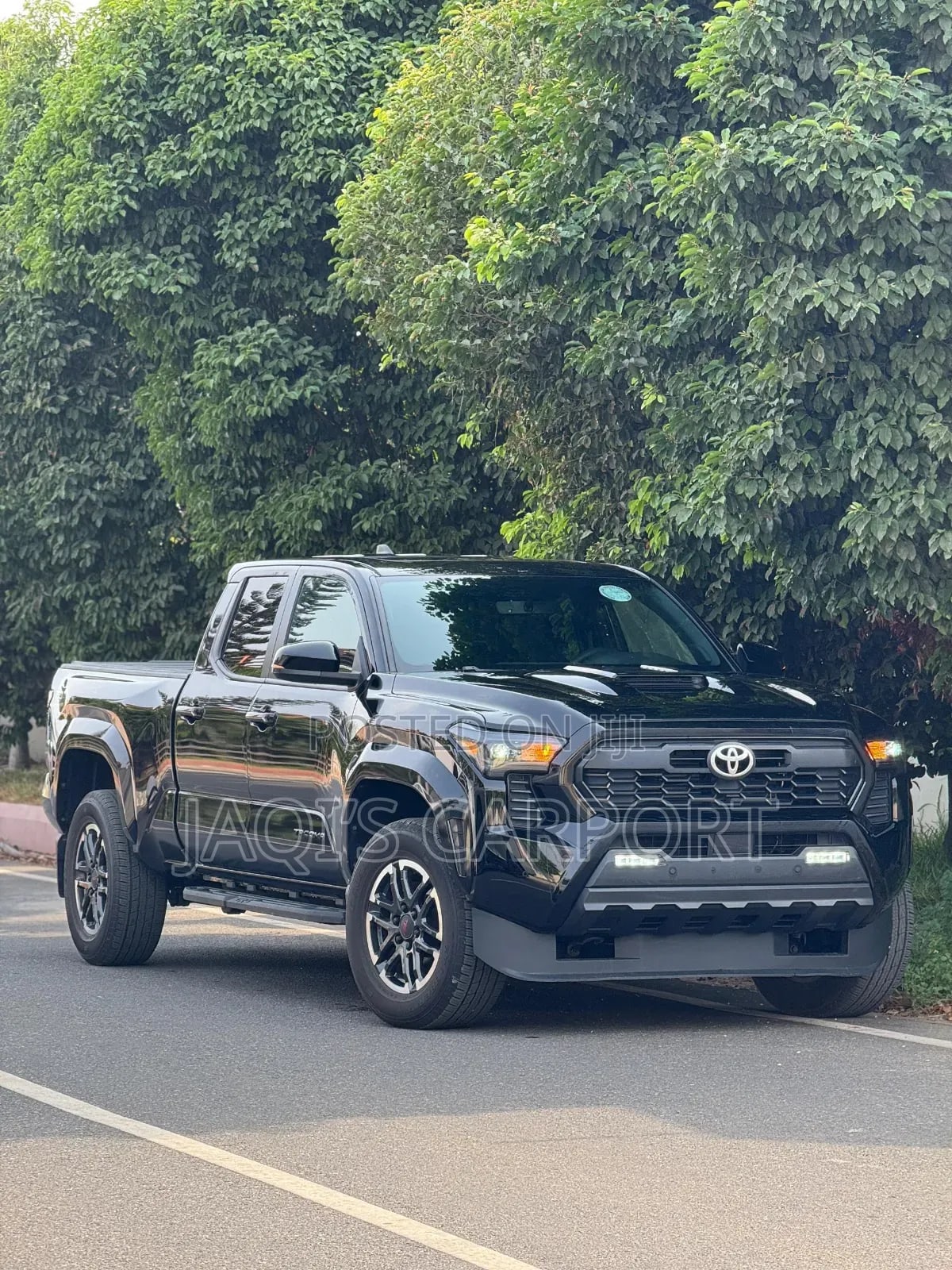 Photo of Toyota Tacoma SR5 Double Cab 5' Bed AT Black