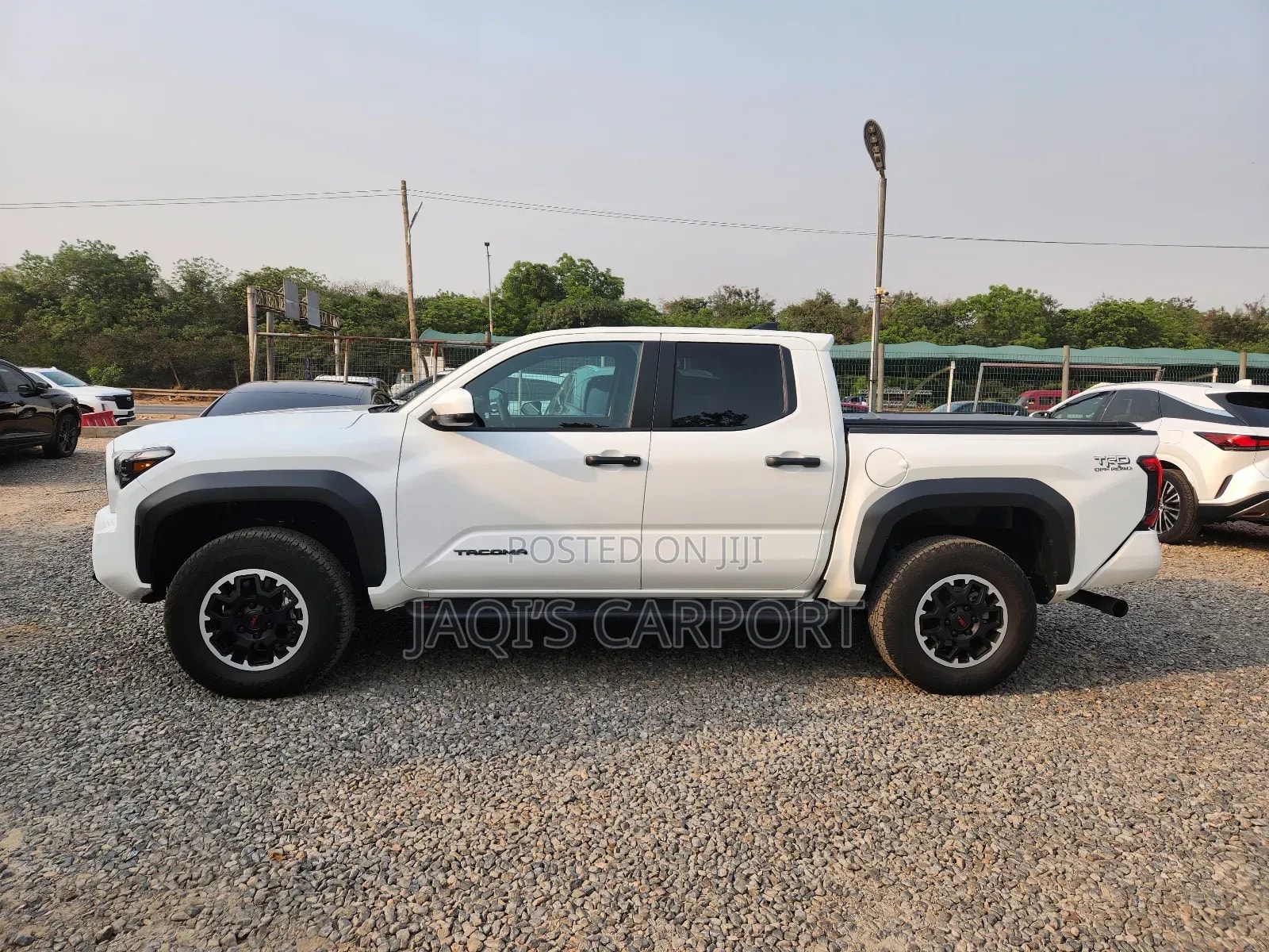 Toyota Tacoma SR5 Double Cab 5' Bed AT White thumbnail 5