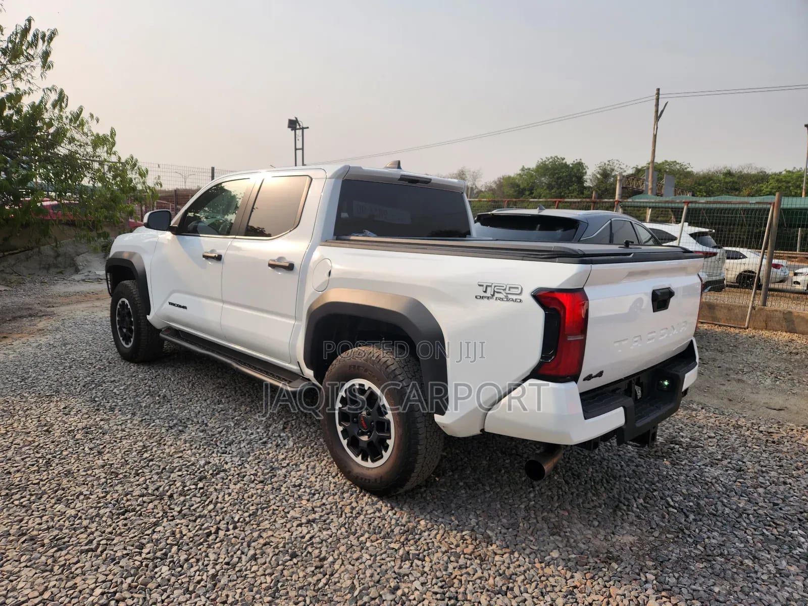Toyota Tacoma SR5 Double Cab 5' Bed AT White thumbnail 6