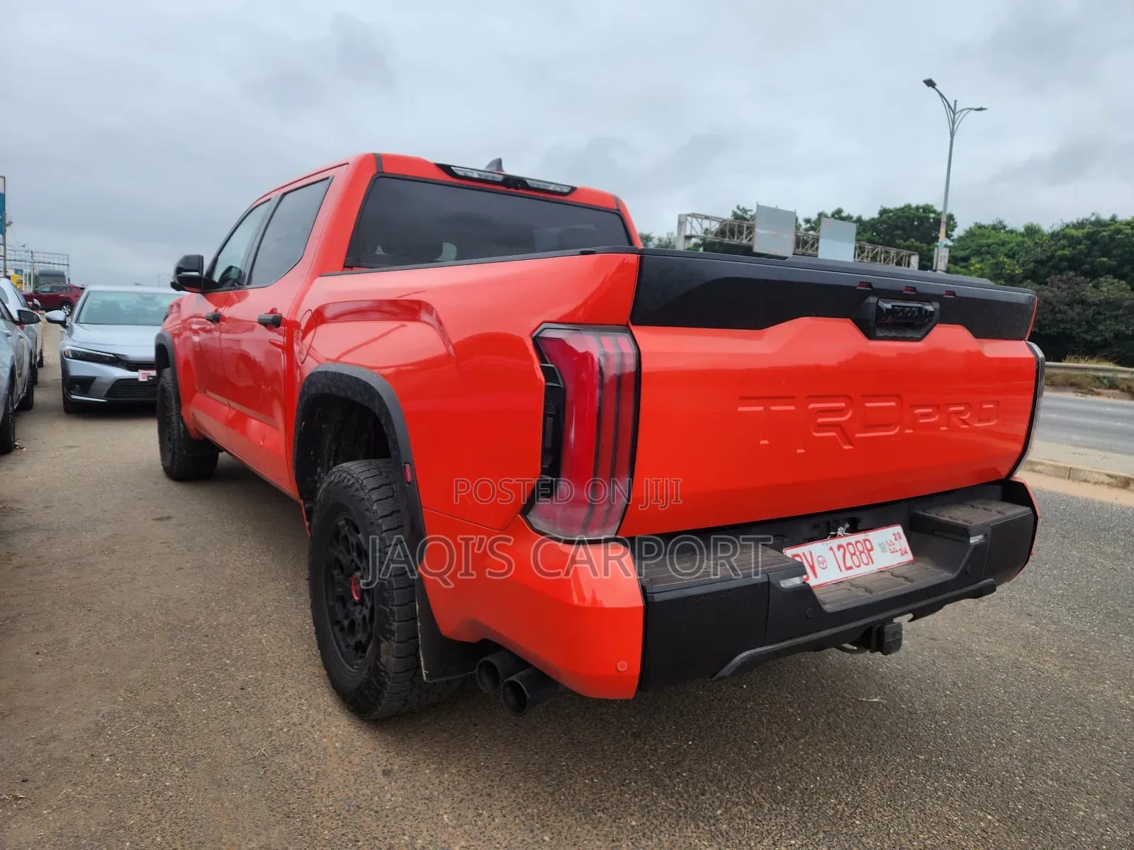 Toyota Tundra Platinum CrewMax 5.5' Bed Orange thumbnail 7