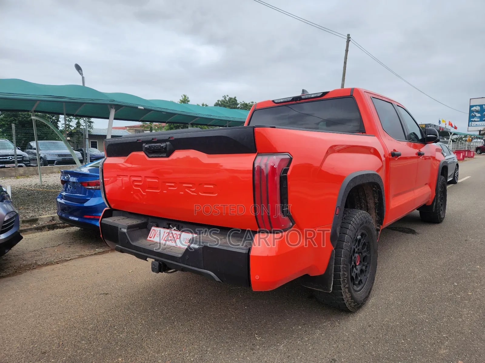 Toyota Tundra Platinum CrewMax 5.5' Bed Orange thumbnail 8