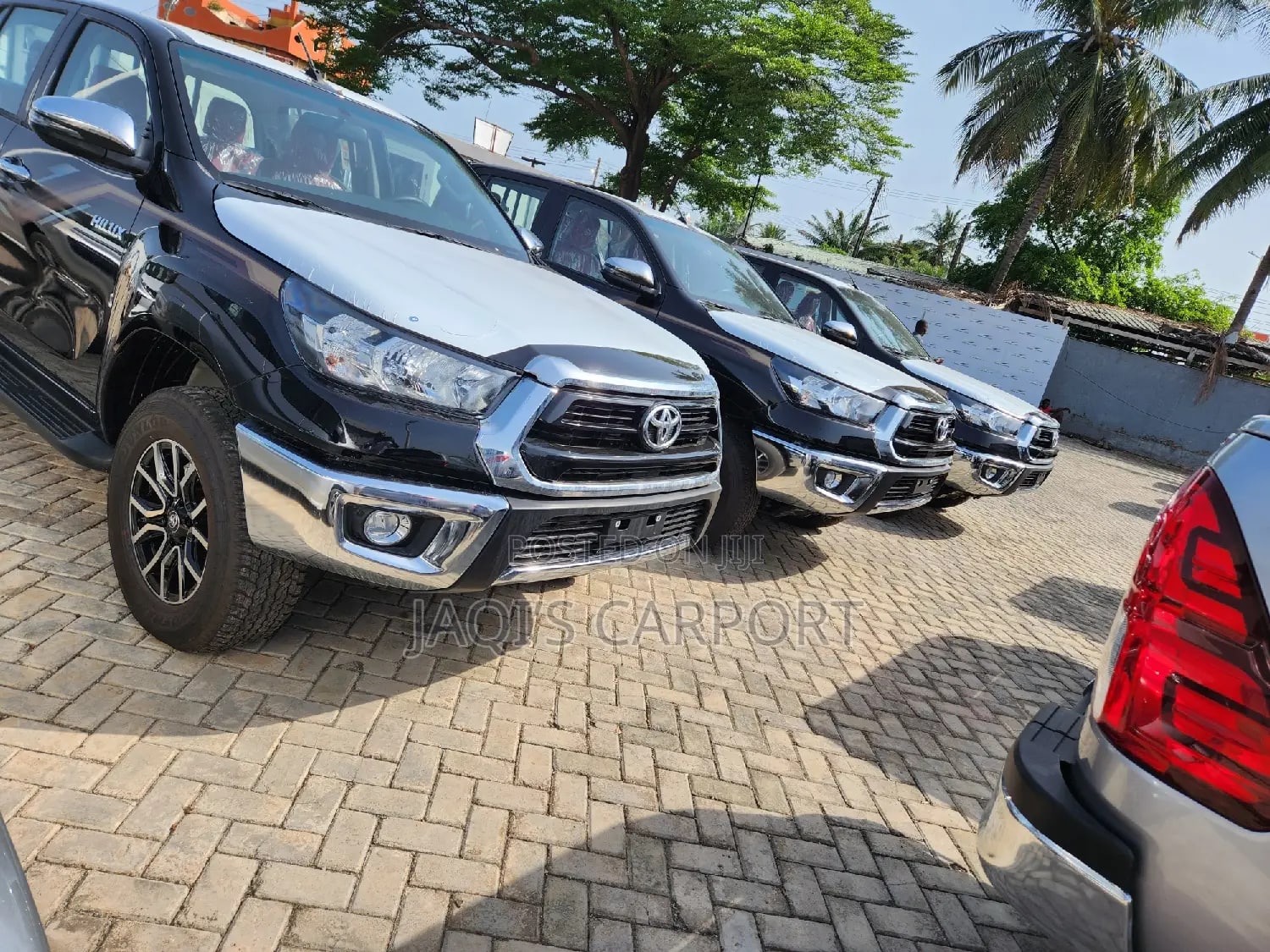 New Toyota Hilux  thumbnail 2