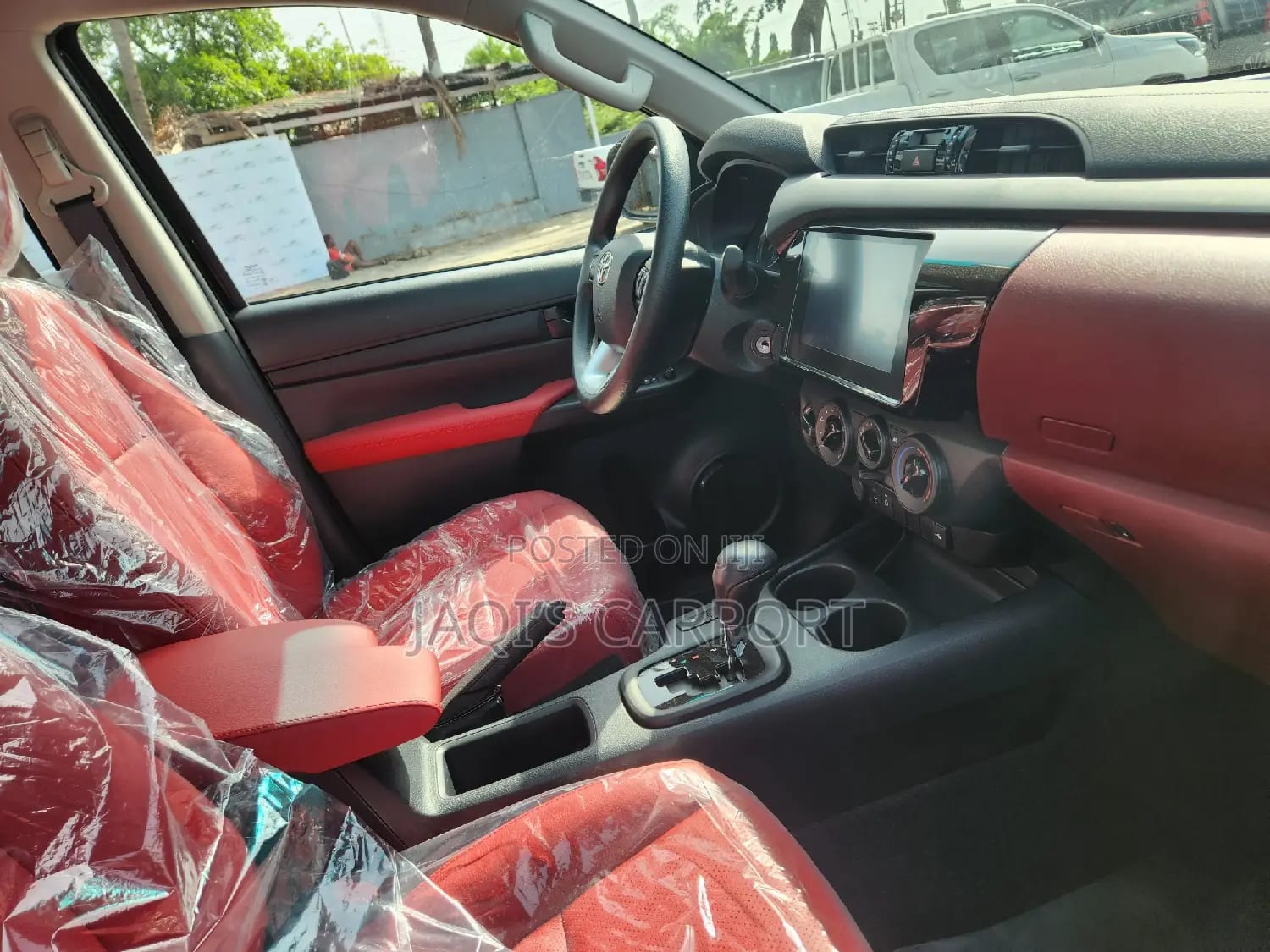 New Toyota Hilux  thumbnail 3