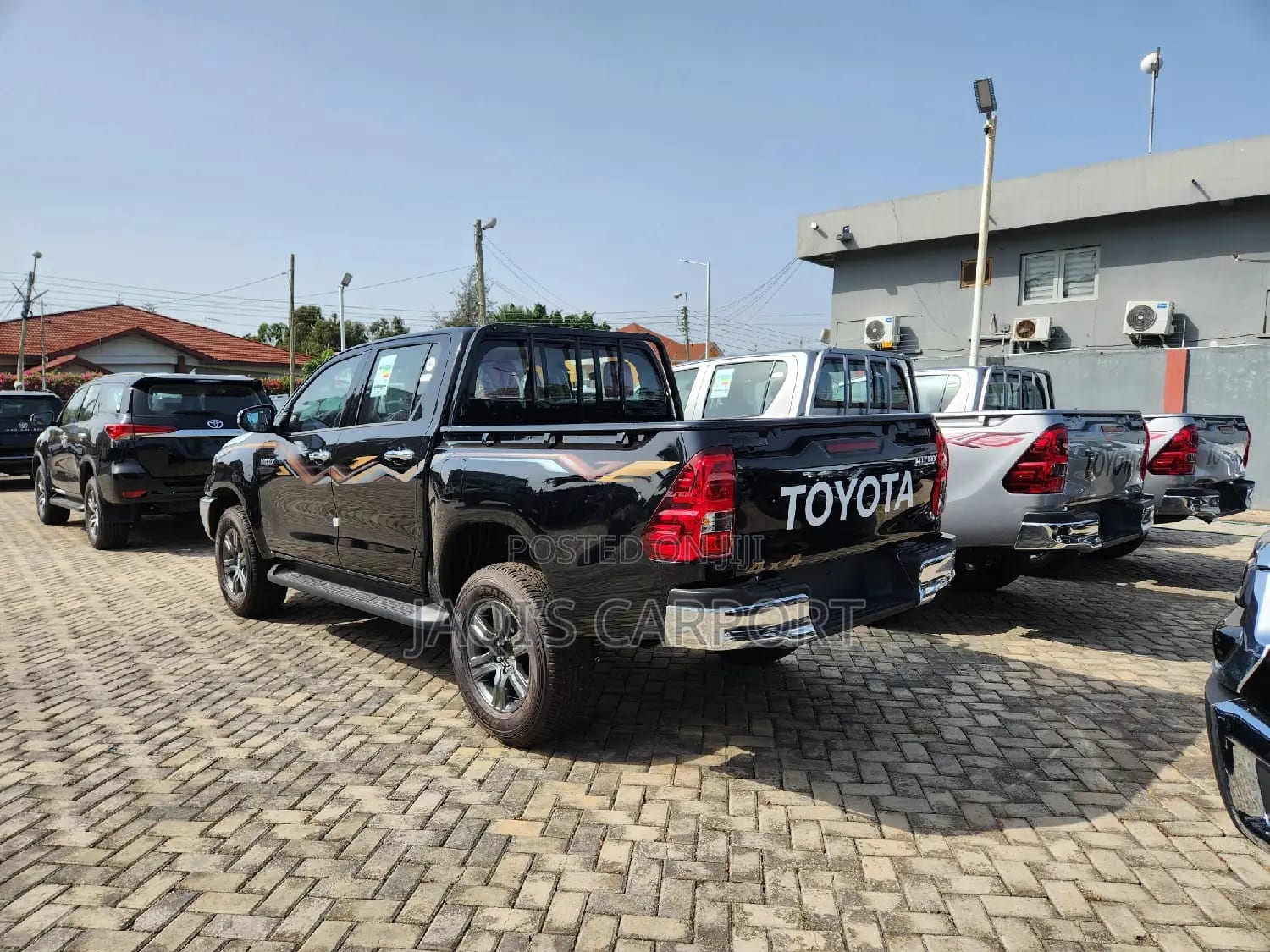 New Toyota Hilux  thumbnail 5