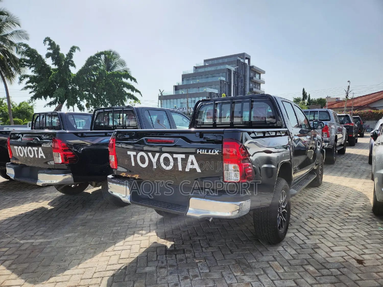 New Toyota Hilux  thumbnail 6