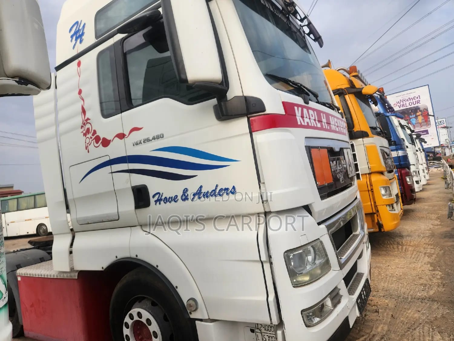 MAN T42 White - Image 1