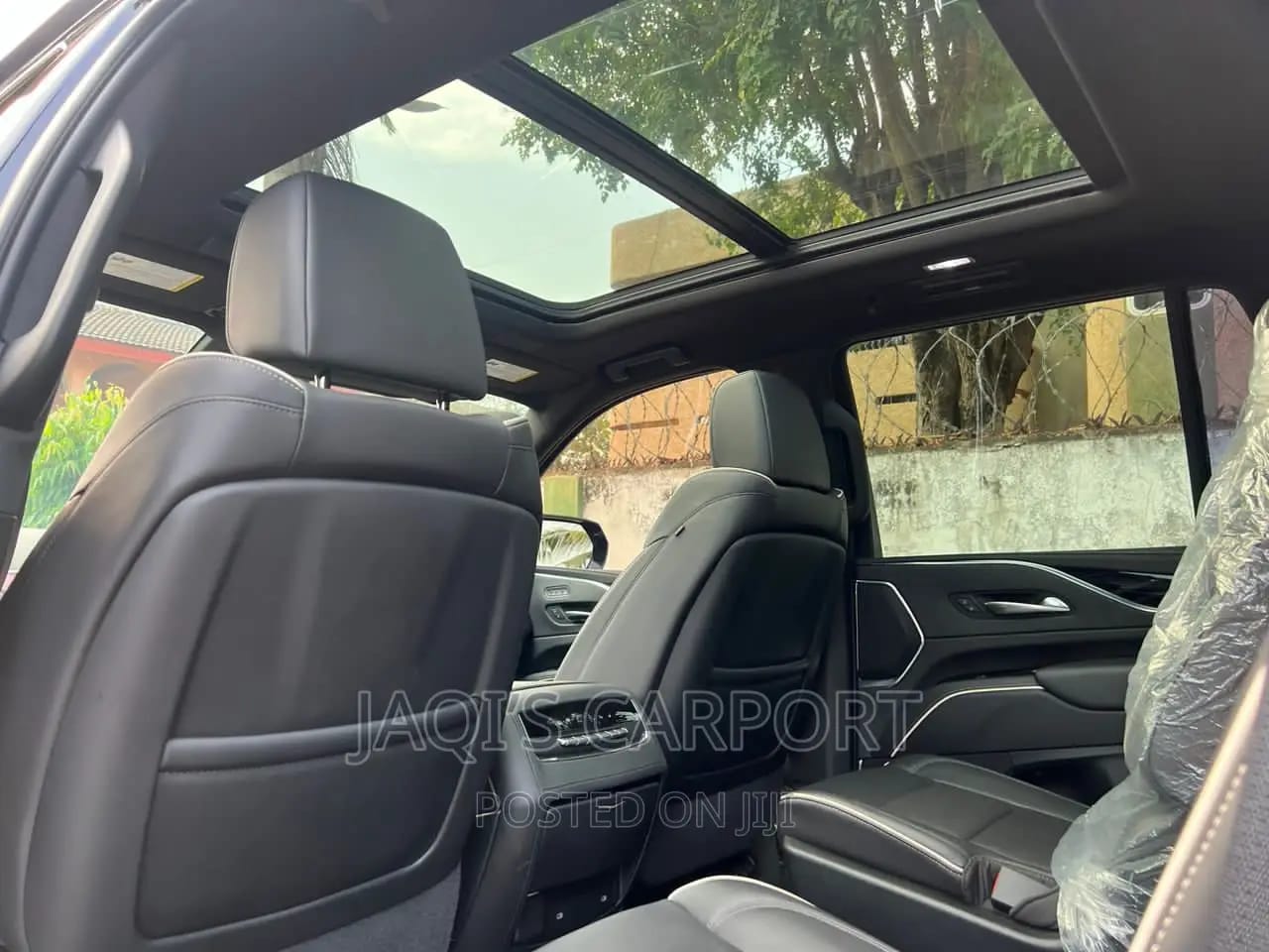 Cadillac Escalade Black thumbnail 5