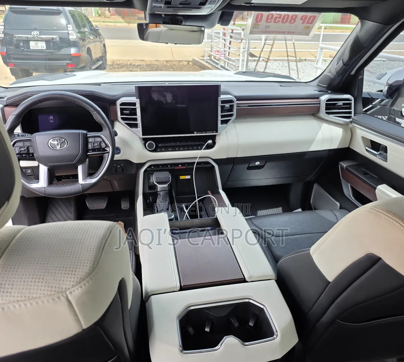 Toyota Tundra 2023 White thumbnail 3