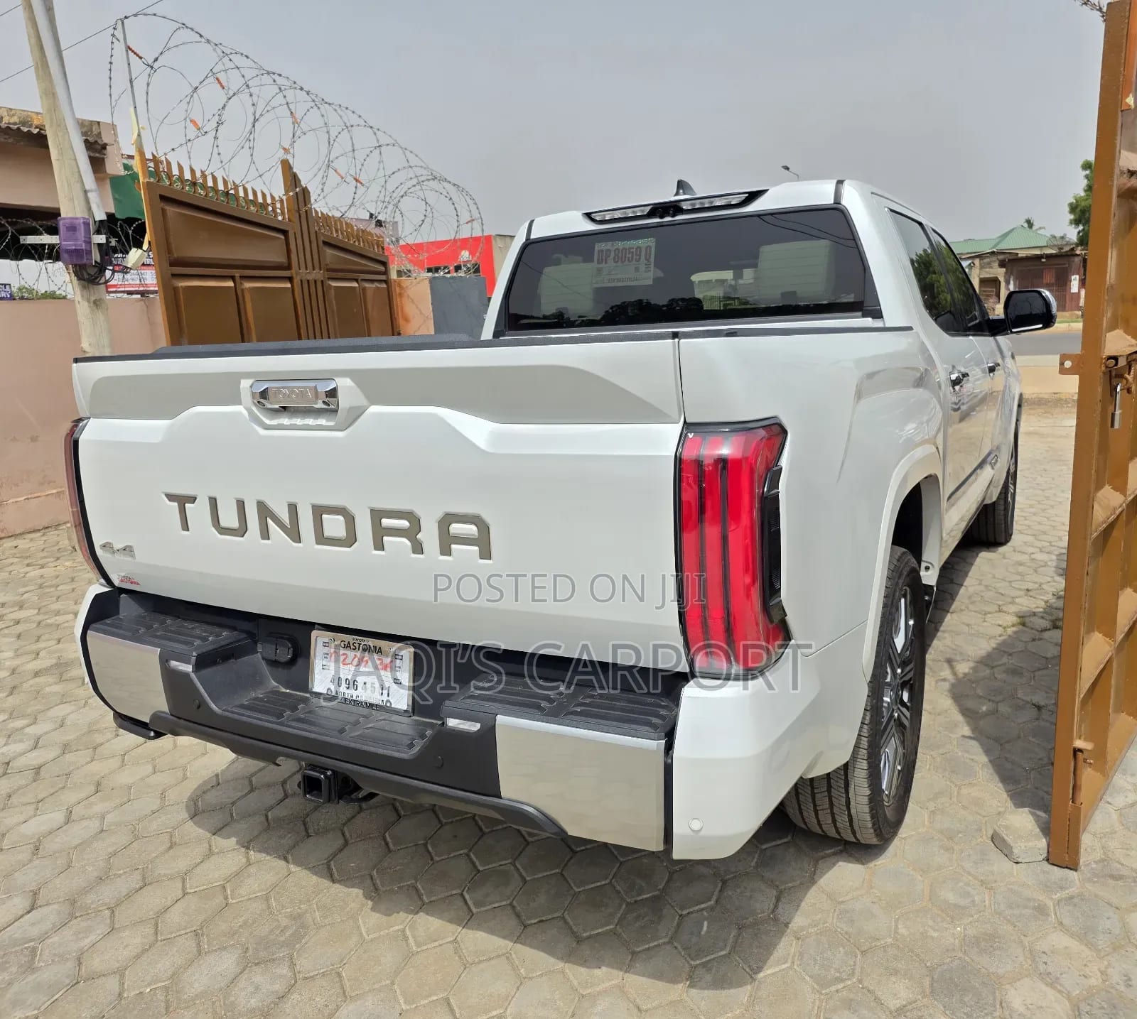 Toyota Tundra 2023 White thumbnail 5