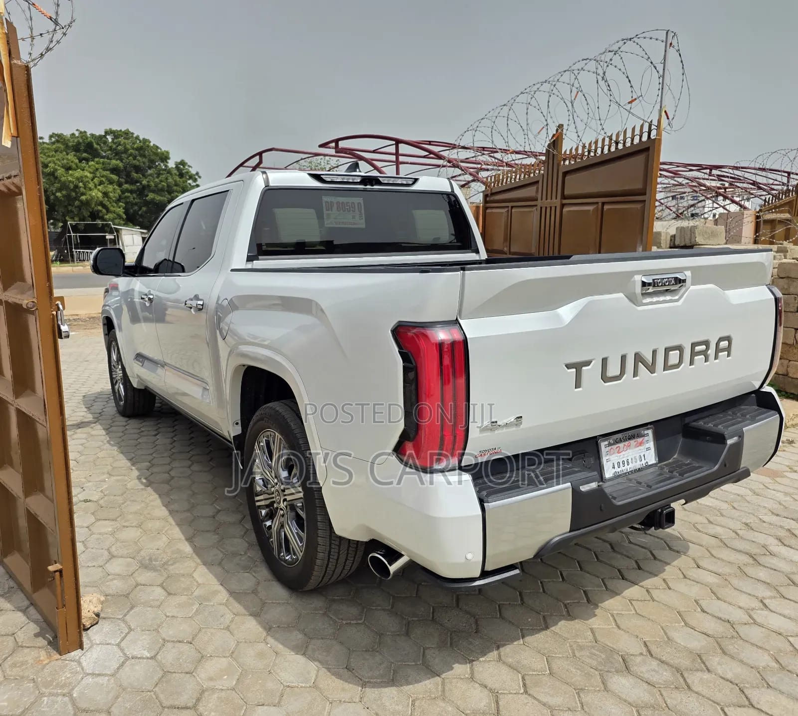 Toyota Tundra 2023 White thumbnail 6