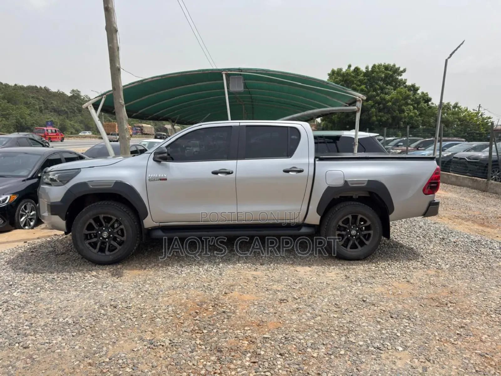Toyota Hilux 2023 Silver thumbnail 5