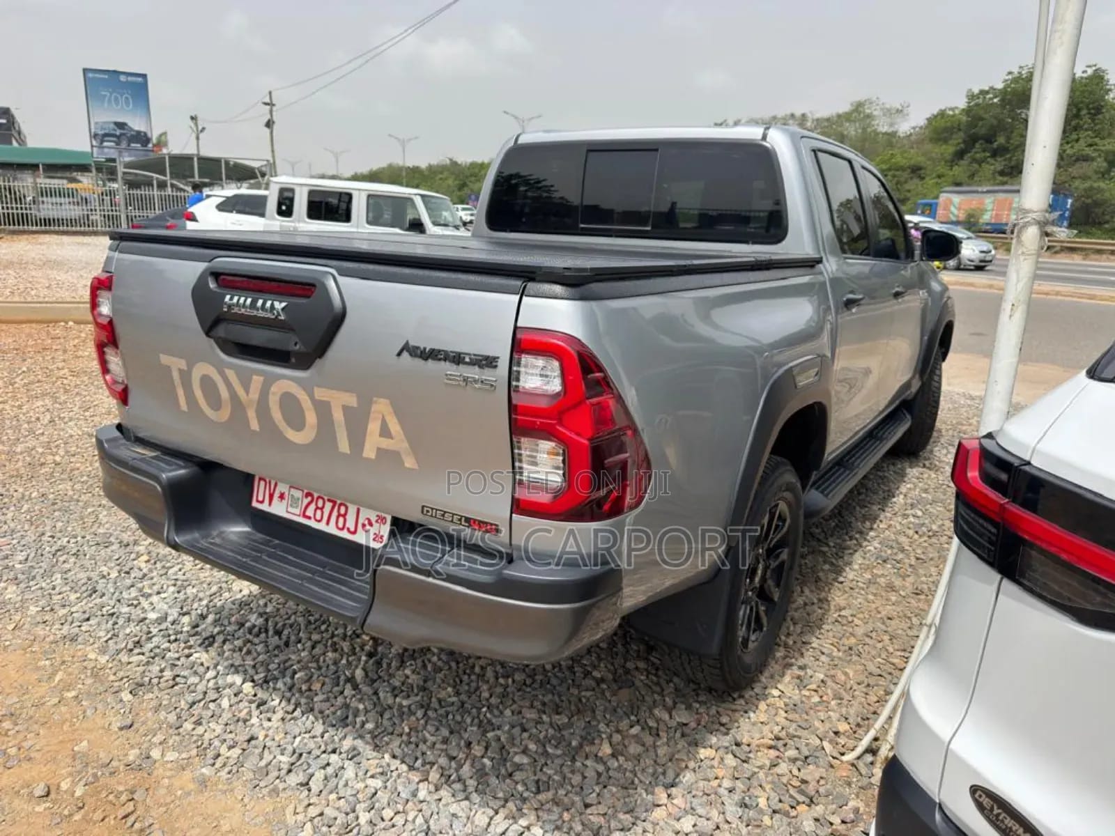 Toyota Hilux 2023 Silver thumbnail 6