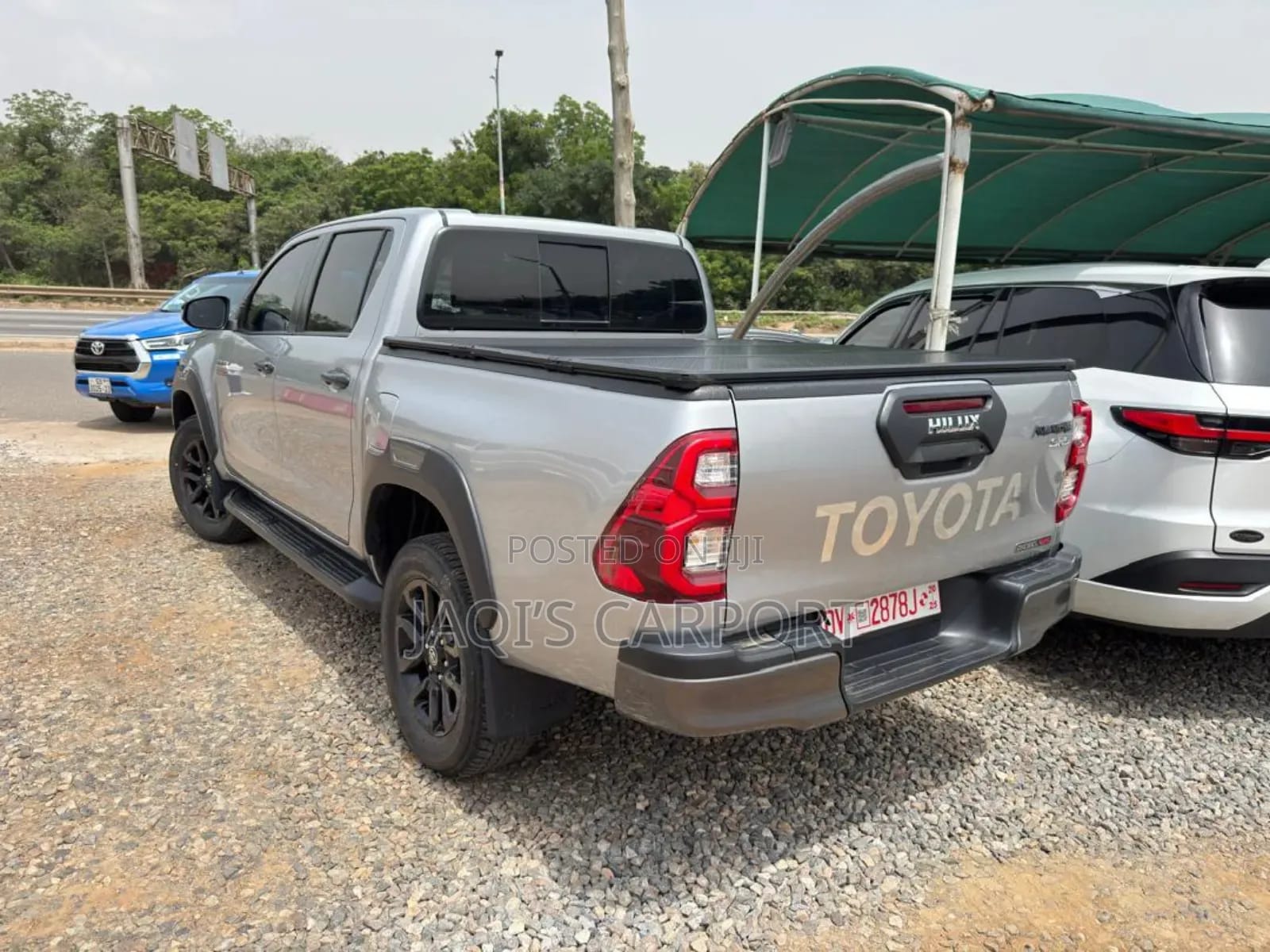 Toyota Hilux 2023 Silver thumbnail 7