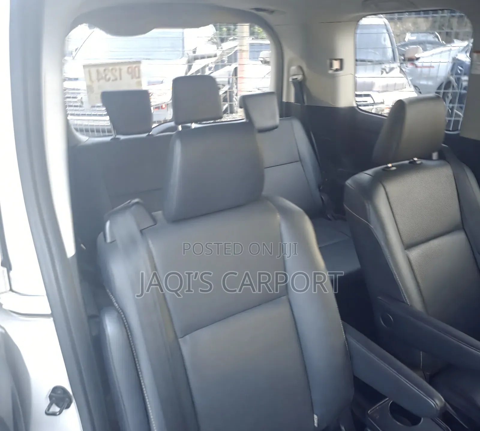Toyota Voxy 2015 White thumbnail 3