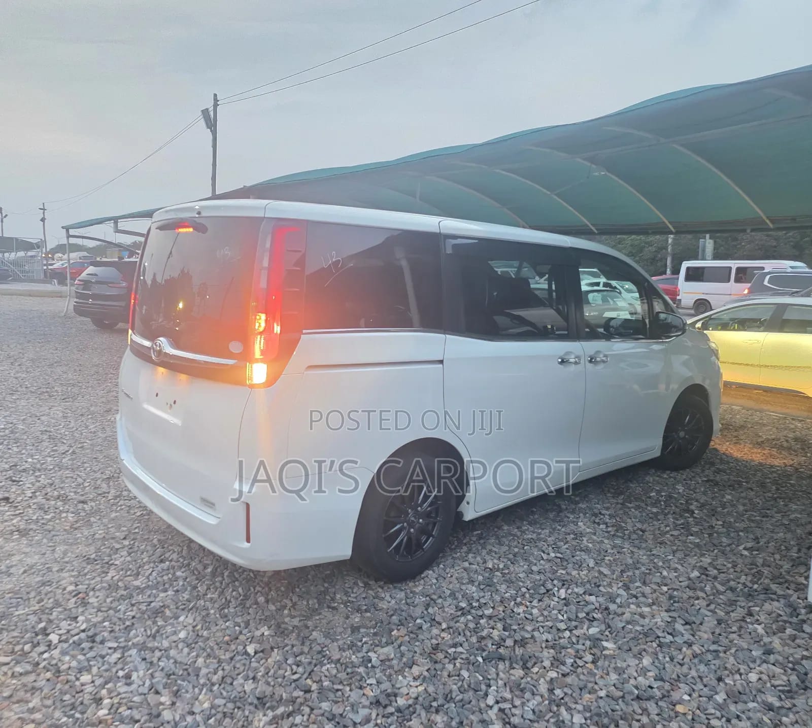 Toyota Voxy 2015 White thumbnail 5