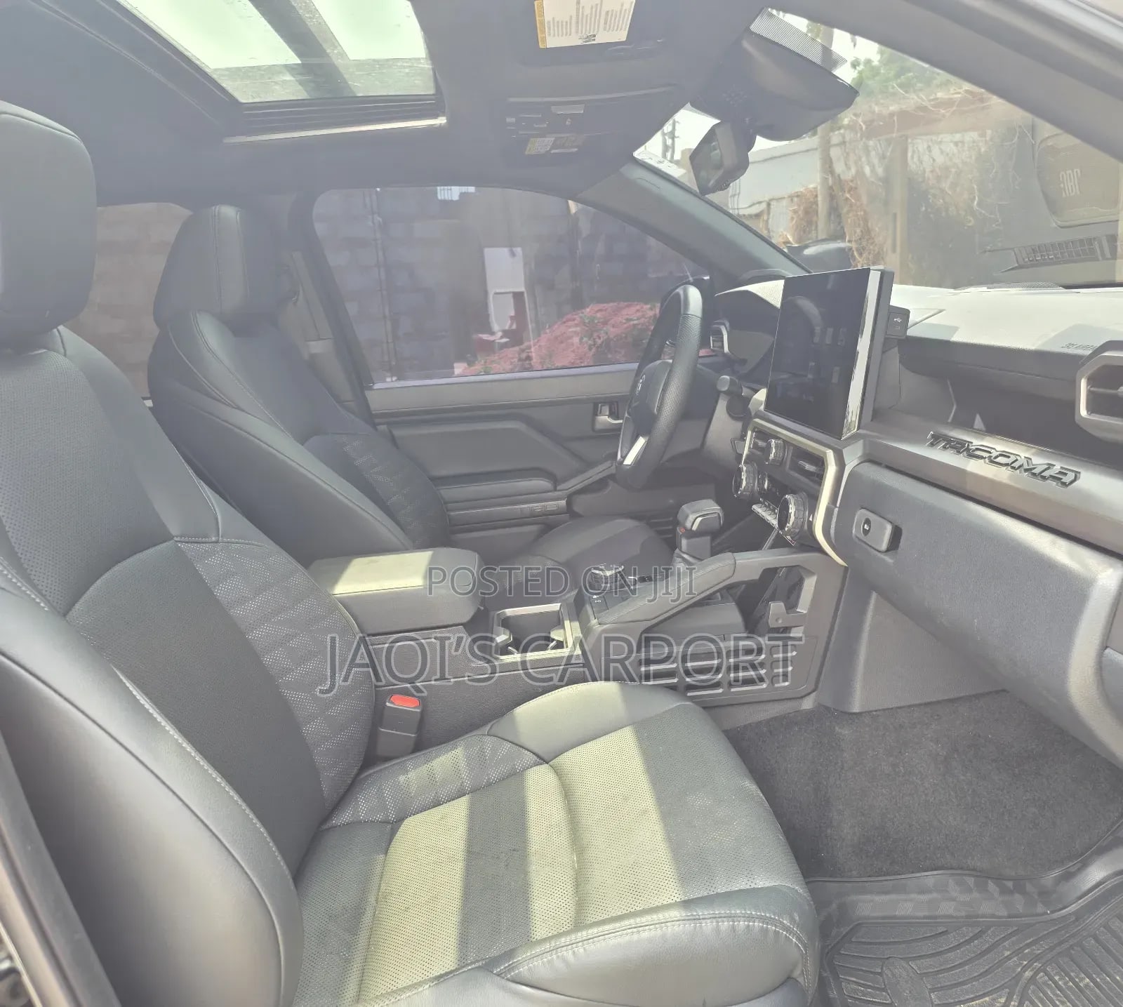 Toyota Tacoma 2024 Black thumbnail 4