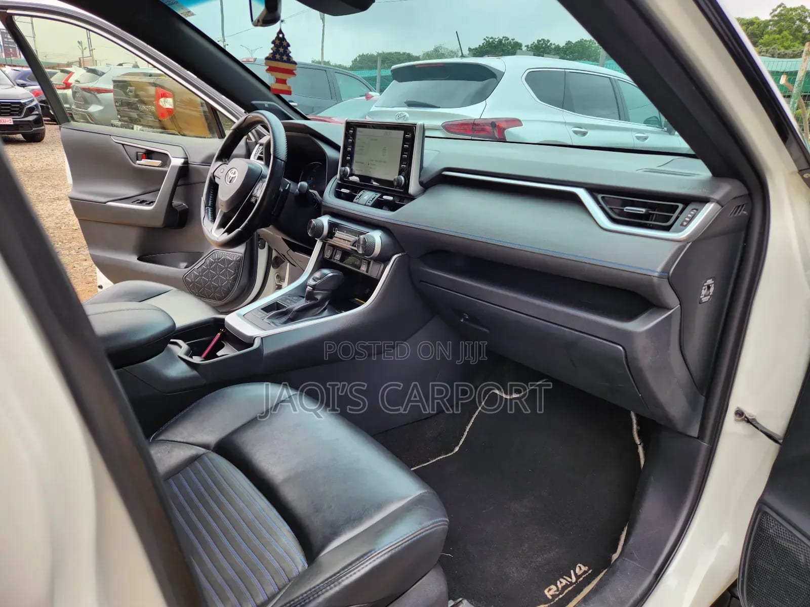 Toyota RAV4 Limited AWD 2020 White thumbnail 3