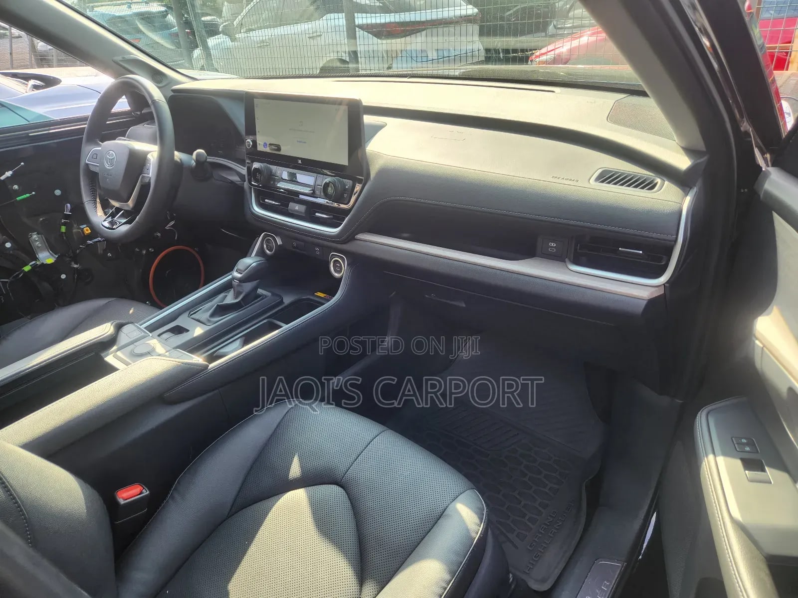 Toyota Highlander Limited AWD 2024 Black thumbnail 4