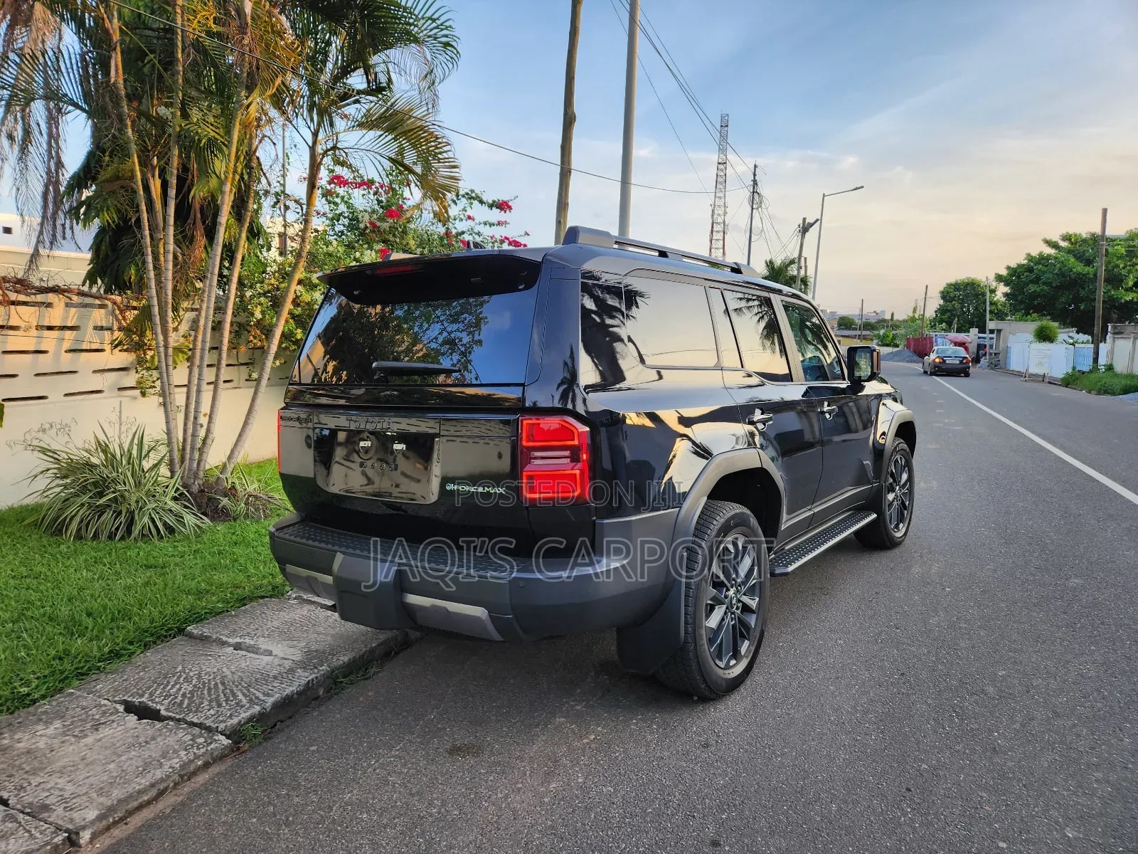 Toyota Land Cruiser 2024 Black thumbnail 6