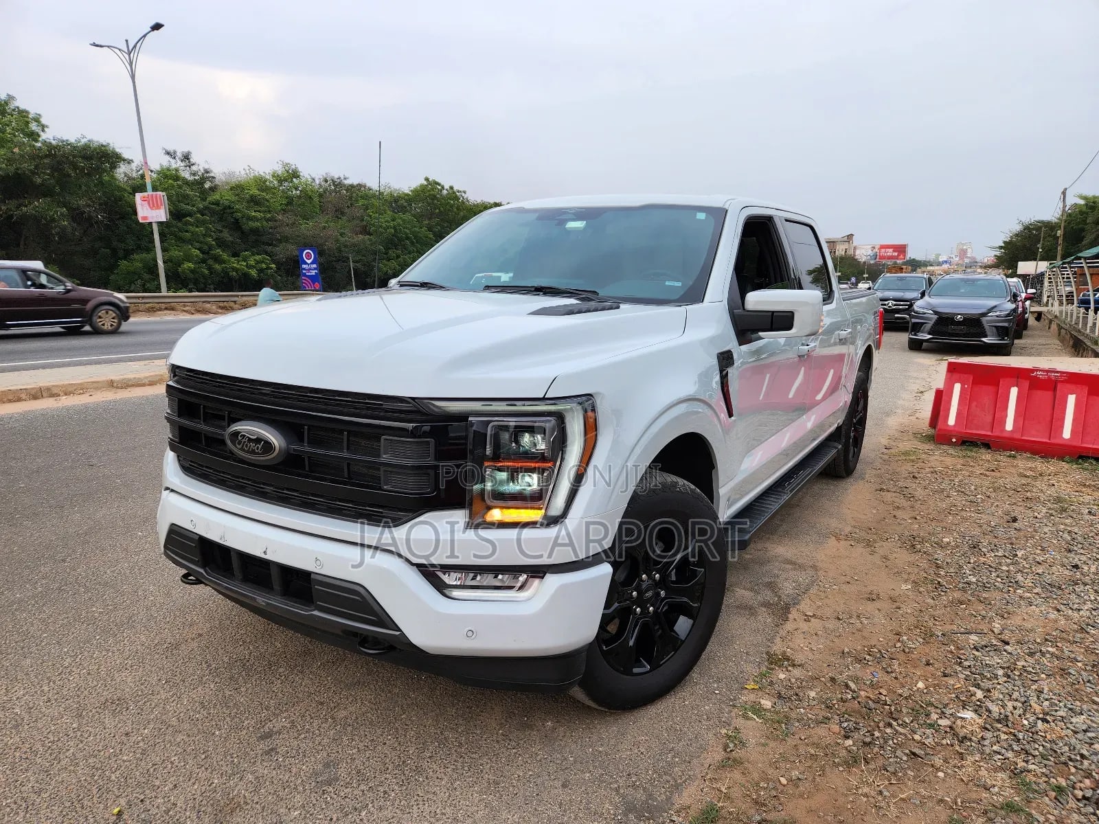 Photo of Ford F-150 LARIAT 2023 Silver