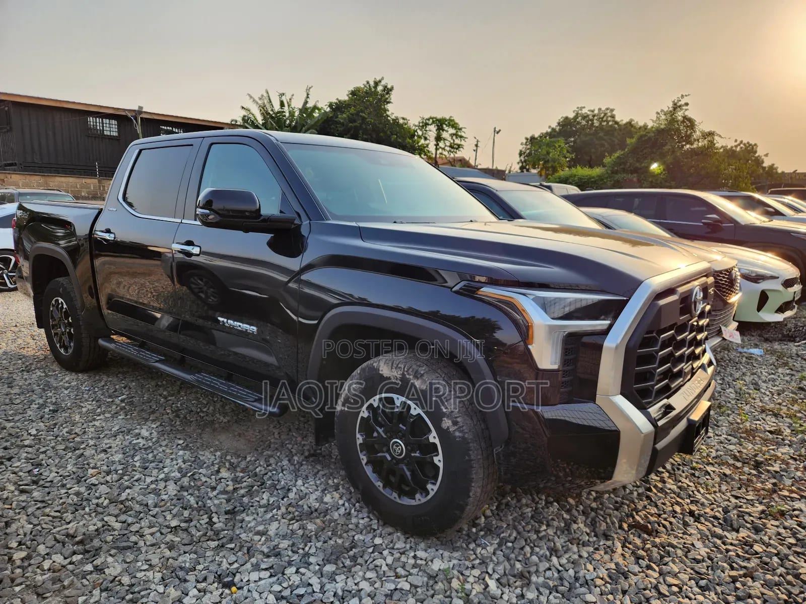 Toyota Tundra Limited CrewMax 5.5' Bed 2023 Black thumbnail 2