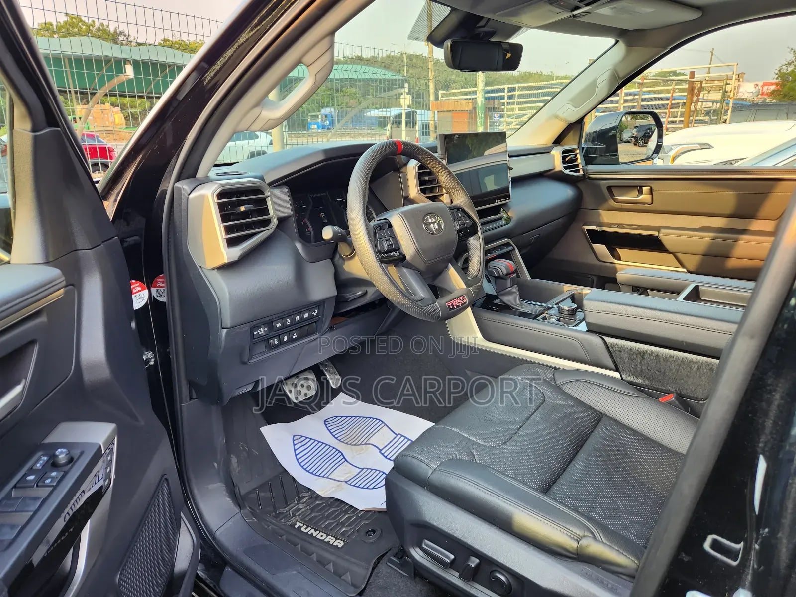 Toyota Tundra Limited CrewMax 5.5' Bed 2023 Black thumbnail 3