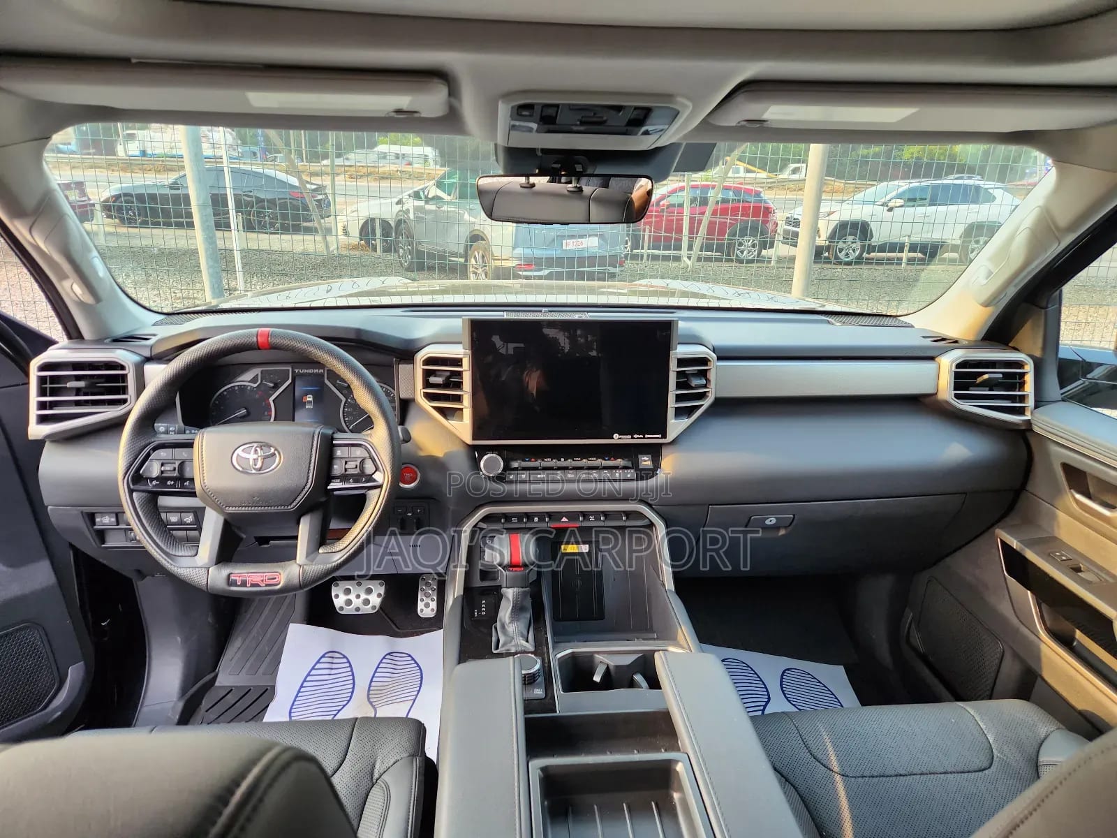 Toyota Tundra Limited CrewMax 5.5' Bed 2023 Black thumbnail 4