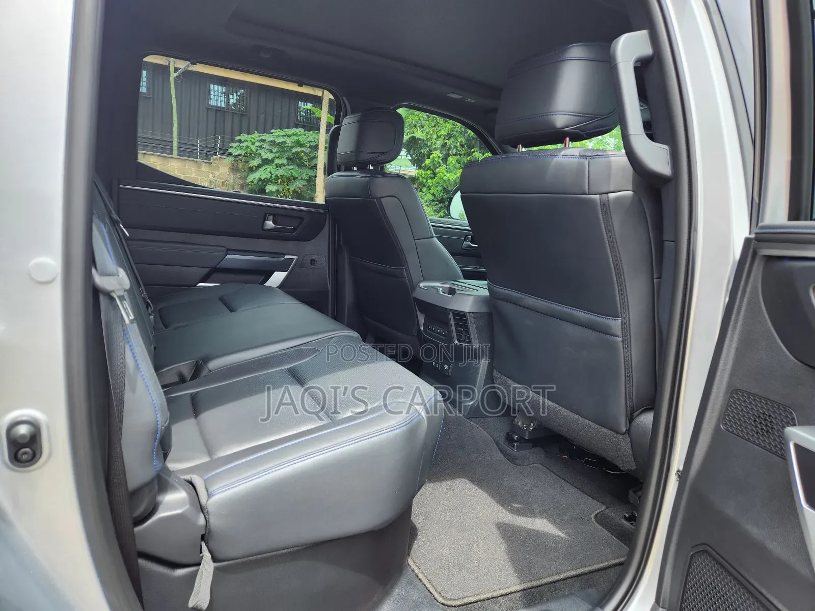 Toyota Tundra Platinum CrewMax 5.5' Bed 2023 Silver thumbnail 5